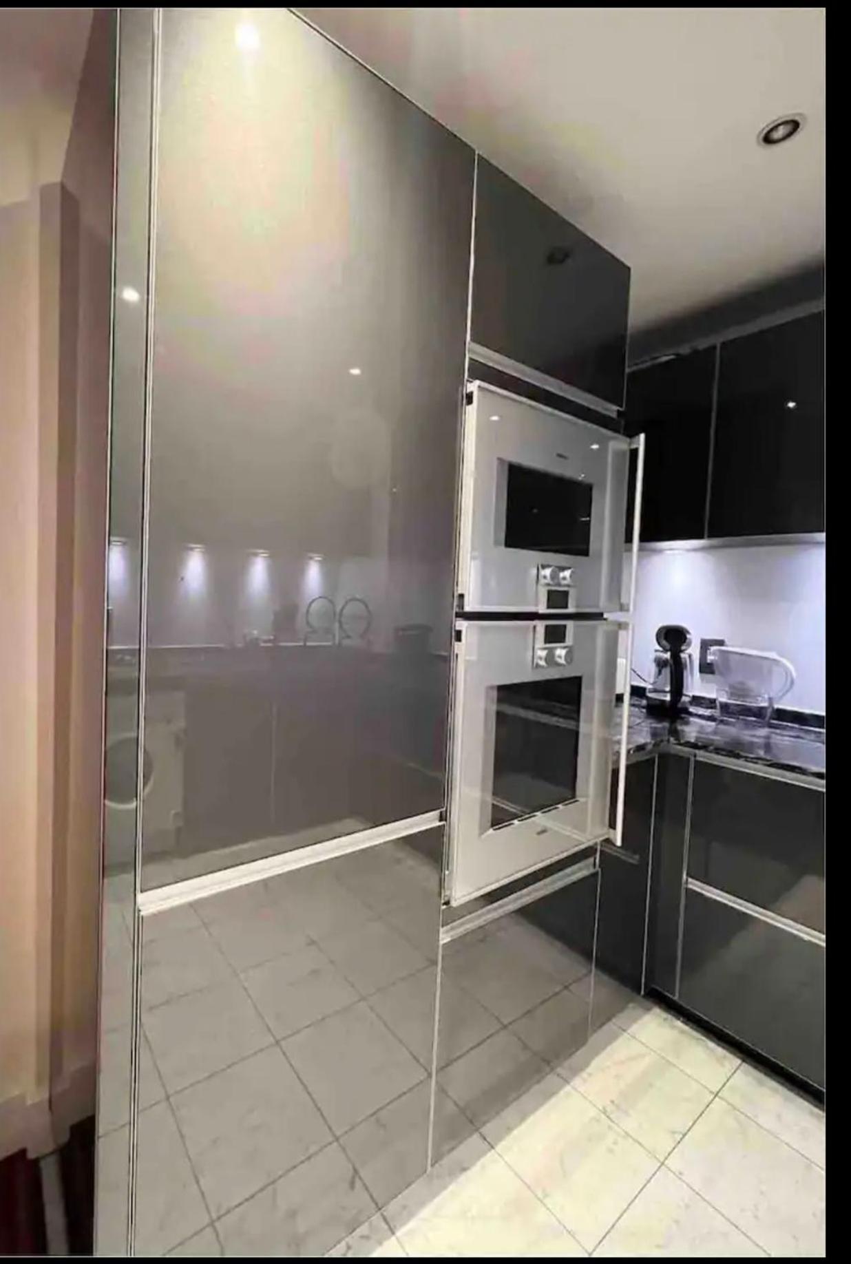 Luxury Apartment Riverside London Bagian luar foto