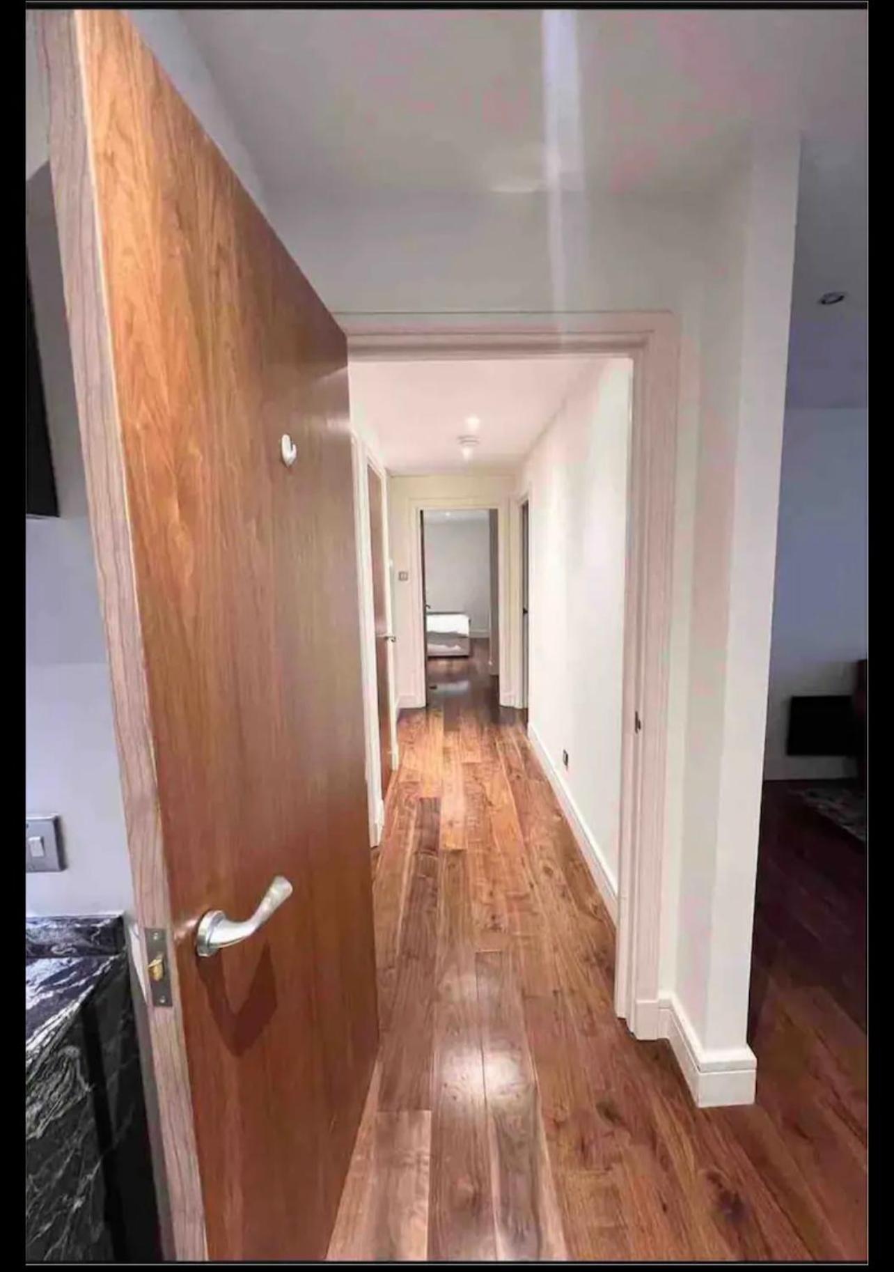 Luxury Apartment Riverside London Bagian luar foto
